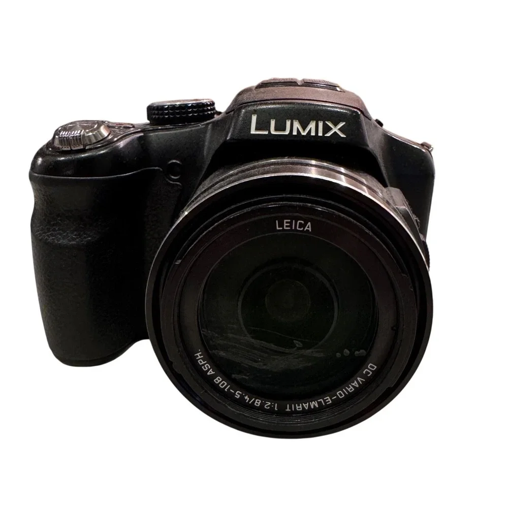 Panasonic Lumix DMC-FZ200 Digital Camera 24x Zoom f2.8 Leica Lens Bundle Black